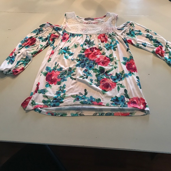 Cold shoulder floral top with lace detailing