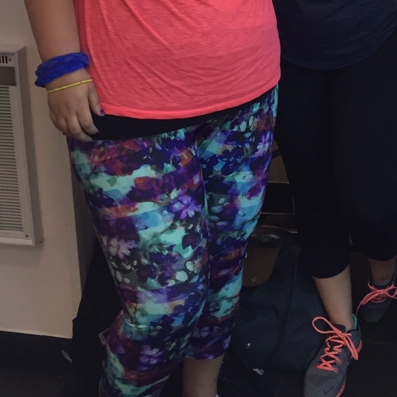 Athleta 2x Capri Multi-Color