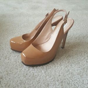 Sold****Steve madden  nude pumps
