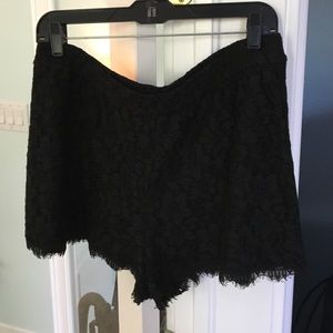 Diane von Furstenberg black lace shorts sz 10