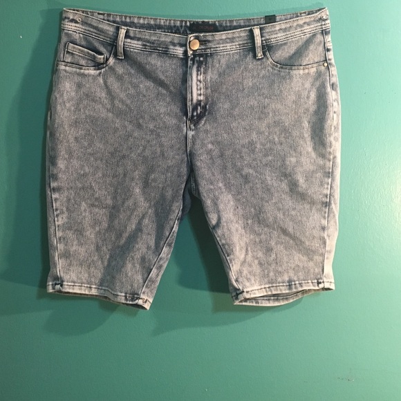 Stretch Bermuda shorts