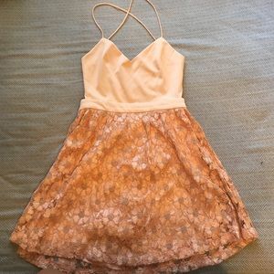 Gorgeous Windsor pink backless dress!