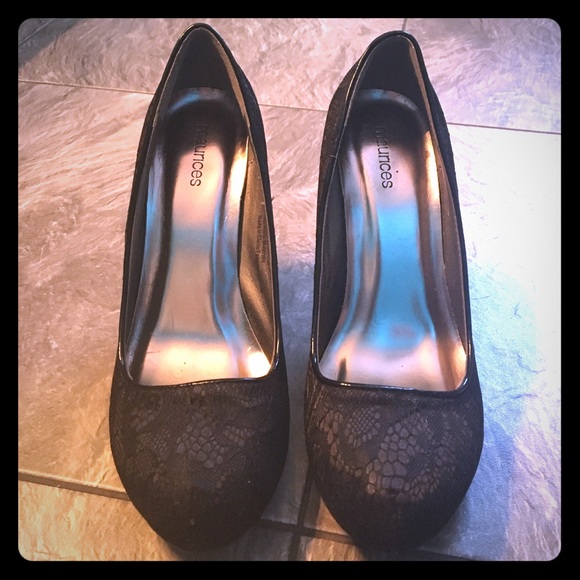 Black high heel pumps shoes!