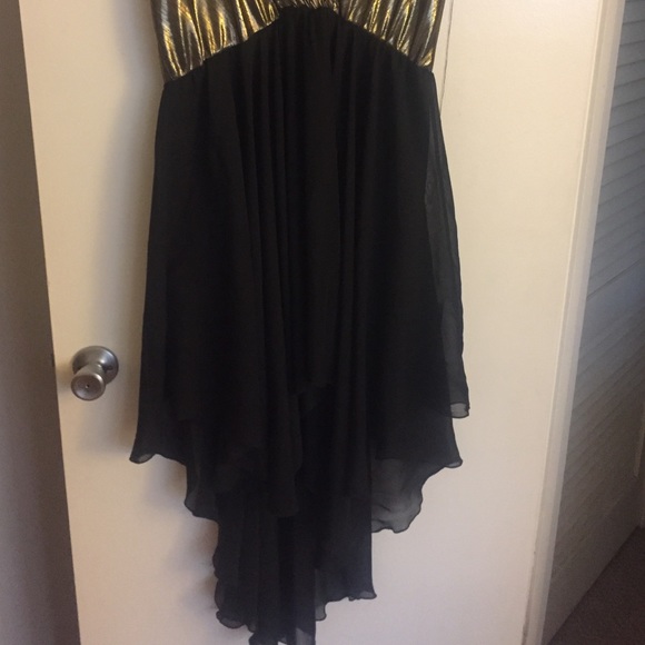 Gold & Black sleeveless gown - Picture 3 of 4