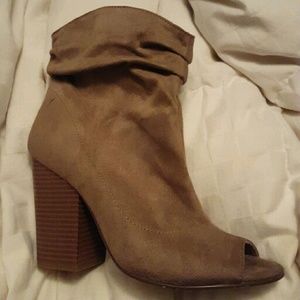 Peep toe bootie