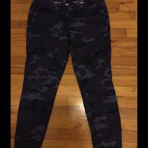 Skinny mini khakis Gap pants.