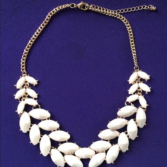 light beige laurel shaped necklace