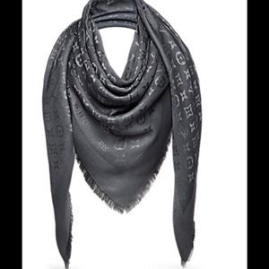 NWT.  Louis Vuitton Monogram Shawl