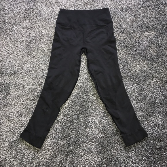 Lululemon Zone in Crop 21" Brand New