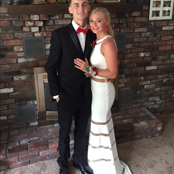 PROM DRESS - Picture 3 of 4