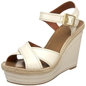 VINCE CAMUTO WOMEN'S EDON WEDGE SANDAL, OFF WHITE