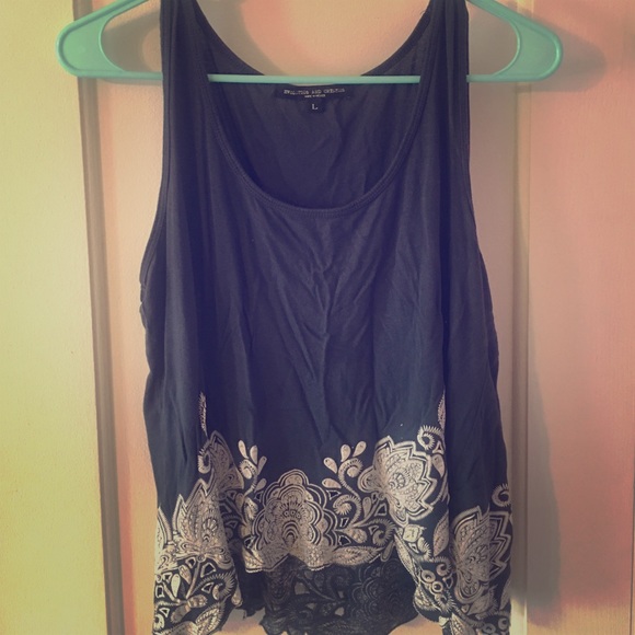 Beautiful crop top with lace design at the bottom