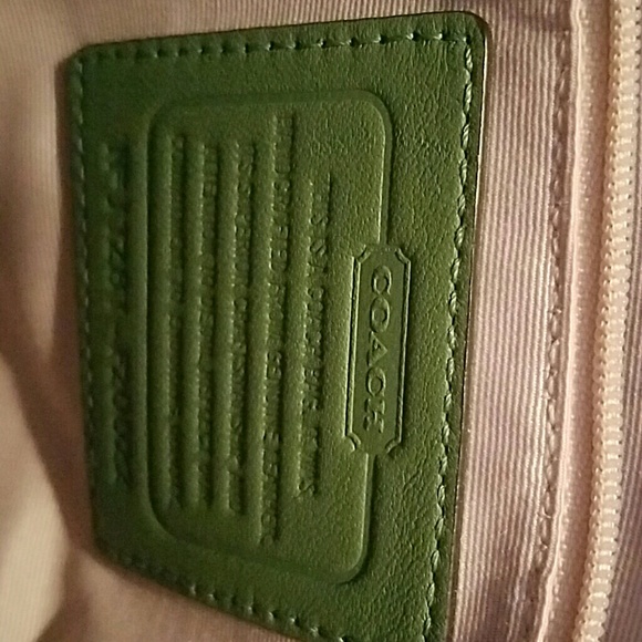 Gorgeous green Authentic Coach shoulder bag - Picture 3 of 3
