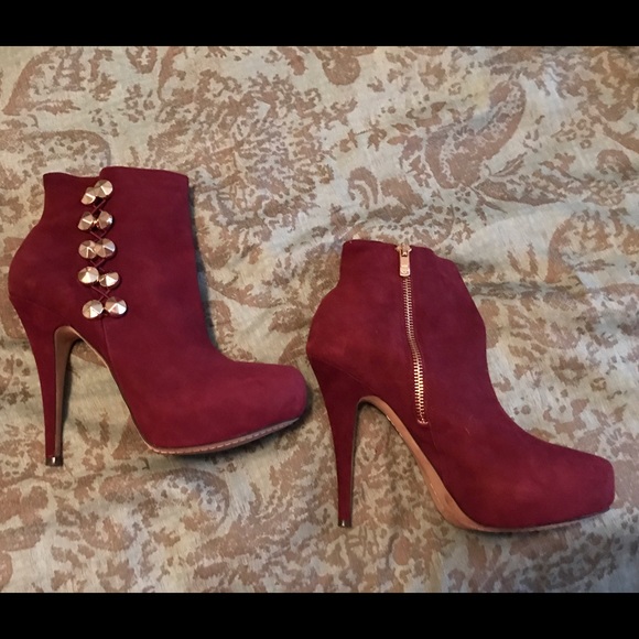 Vince Camuto burgundy booties - Picture 2 of 3