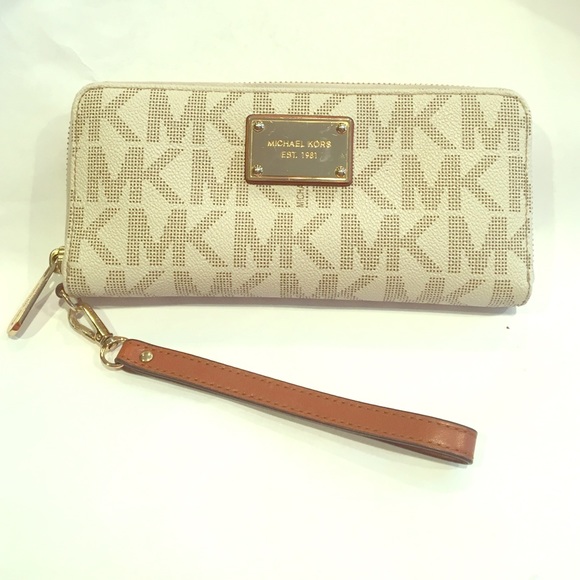Michael Kors Jet Set Continental Vanilla Wallet