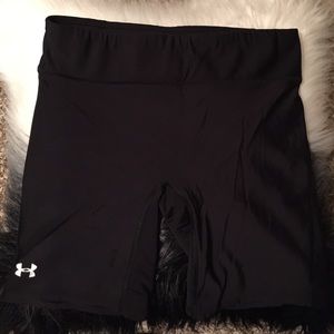 Women's Under Armour Shorts, Medium