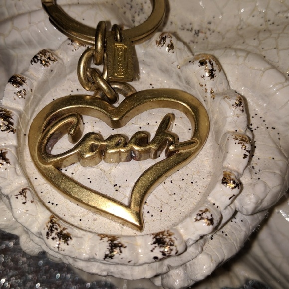 🎠🎠COACH  brass heart keychain - Picture 2 of 2