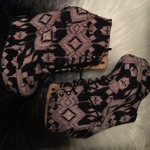 Charlotte Russe size 7 wedge Aztec Print lace up