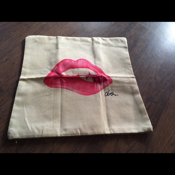 Adorable throw pillows. - Picture 2 of 4