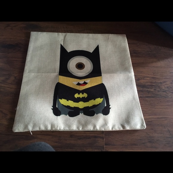 Adorable throw pillows. - Picture 4 of 4
