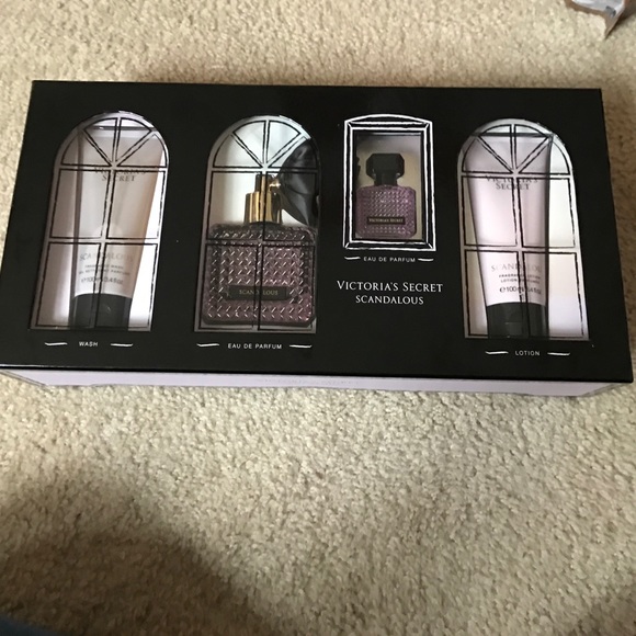 VICTORIA SECRET SCANDALOUS PERFUME SET!!