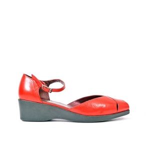 Vintage 90's red leather platform flatform sandals