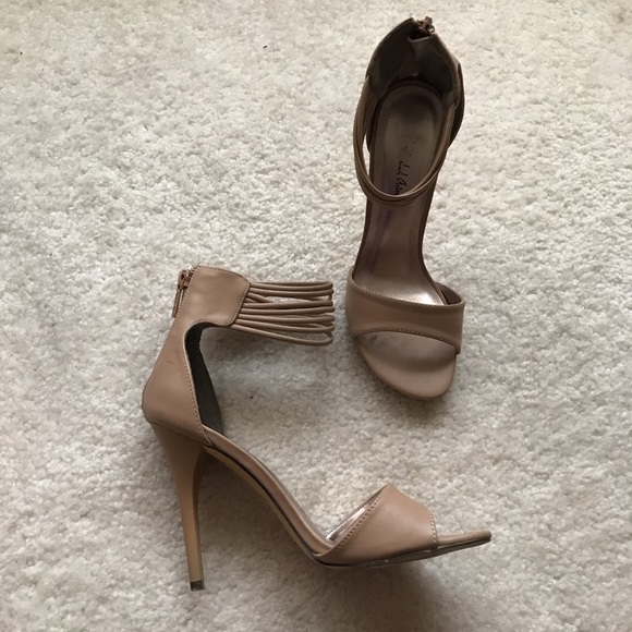 Michael Antonio Nude Heels!