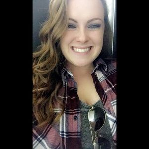 Meet your Posher, Caitlin