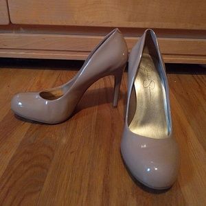 Jessica Simpson nude pumps
