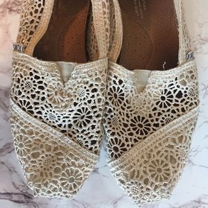 Ivory Lace TOMS