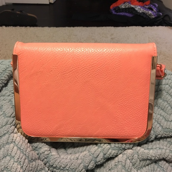Cute coral crossbody!