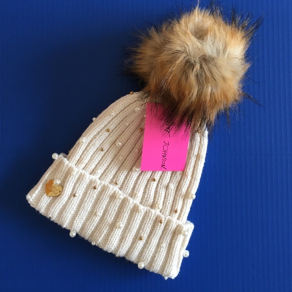 Betsey Johnson Accessories - 🆕 Betsy Johnson Winter Hat w/Pearls