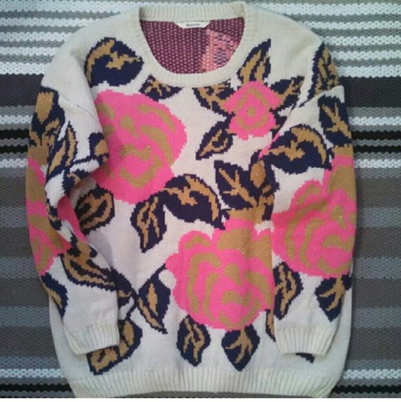 *LAST CHANCE* Vintage Floral 3/4 Sleeve Sweater