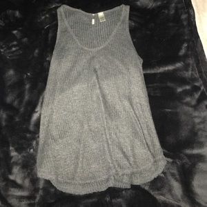 grey tank top