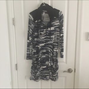 Kensie size small comfy dress with pockets. NWOT