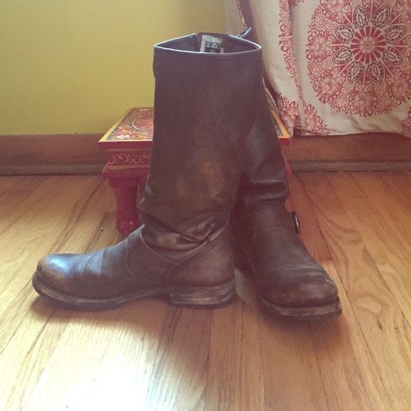 Frye Veronica Slouch size 7
