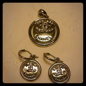 Earrings and necklace pendant