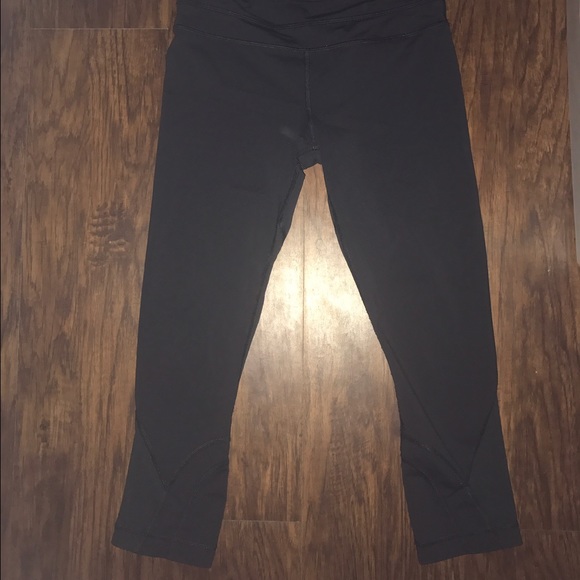 Lululemon Inspire Crop Size 6 - Picture 1 of 3