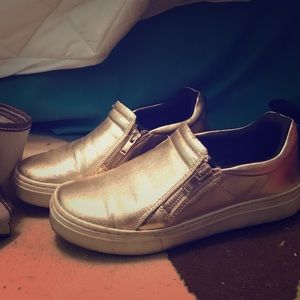 Super cute slip ons!