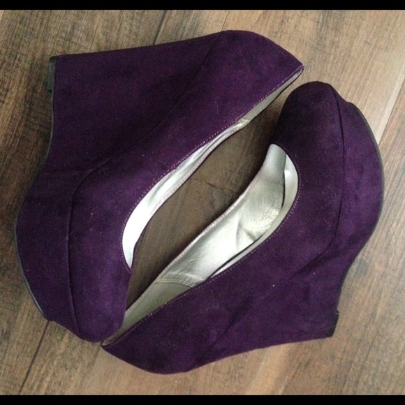 QUPID Dark Purple Suede Wedges