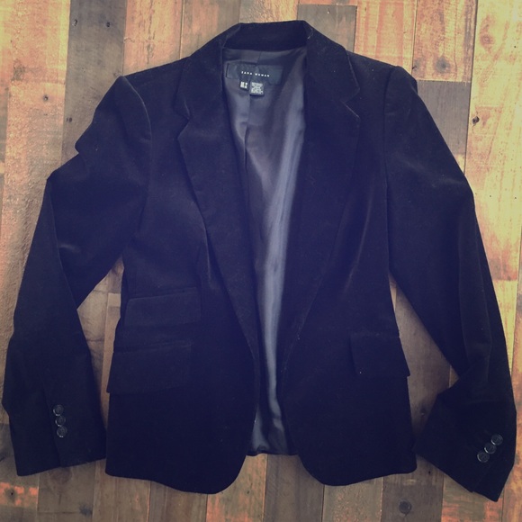 Super Chic Zara Black Velvet Blazer Size 4!