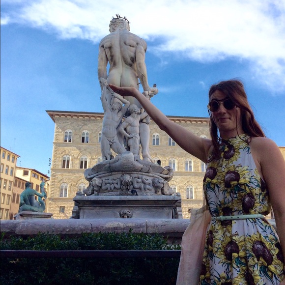 Meet your Posher, Stephanie - Picture 3 of 4