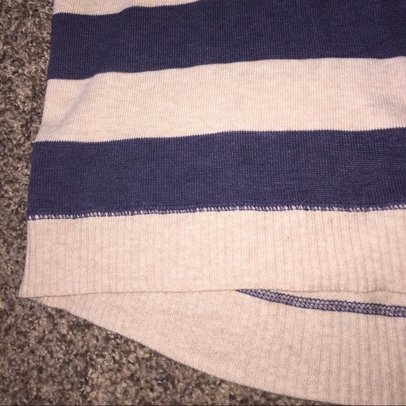 Sweatshirt - Picture 2 of 3