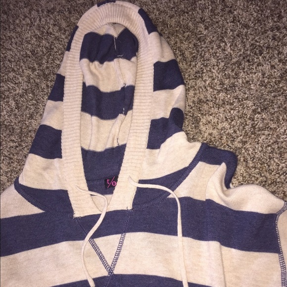 Sweatshirt - Picture 3 of 3