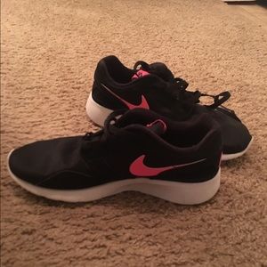 Nike Roshes pink and black 6.5Y