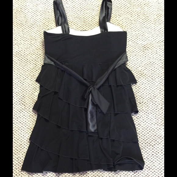 🚨Black and white ruffle dress🚨 - Picture 3 of 4