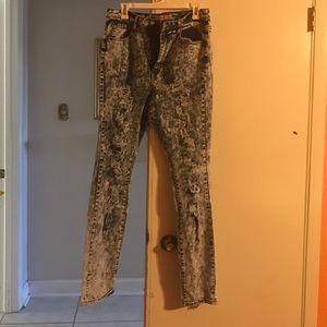 Stonewashed ripped jeans