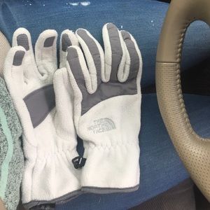 North face gloves