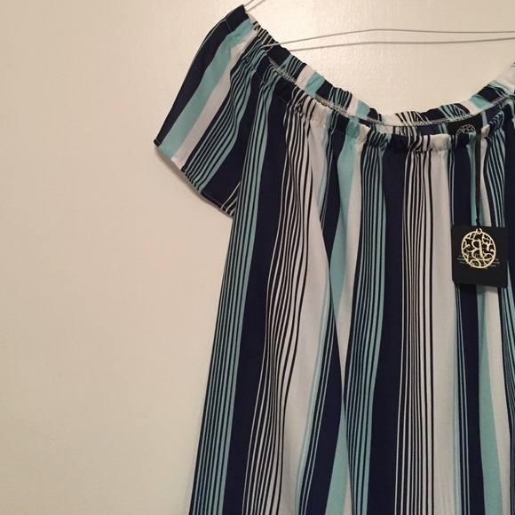 NWT! Bobeau Off-Shoulder Shirt