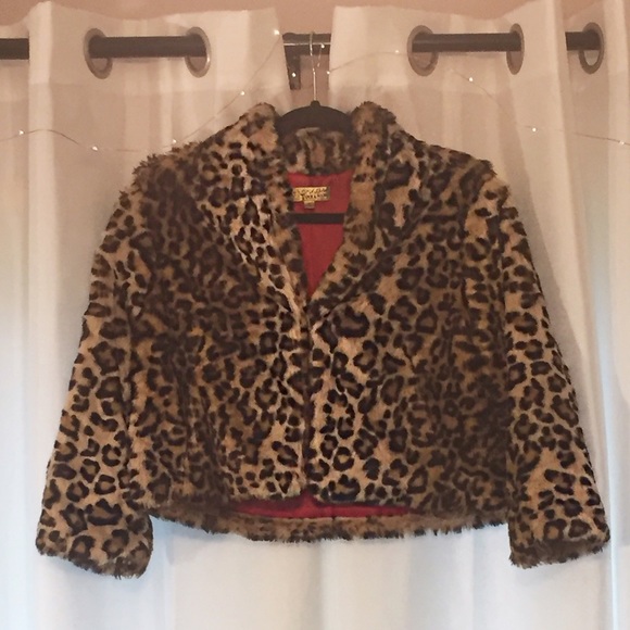 Princess Vera Wang Faux-Fur Leopard cropped jacket